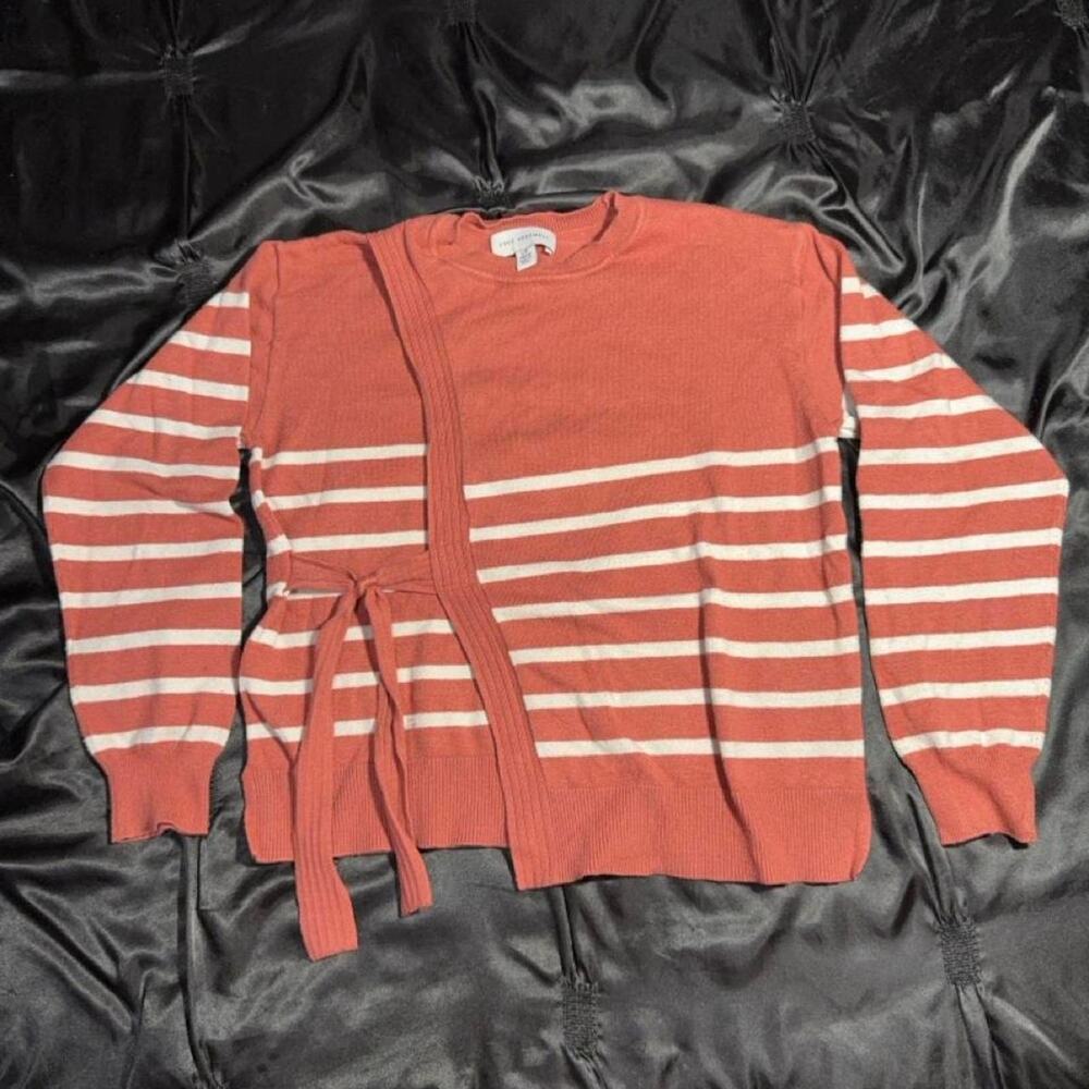 Free assembly sweater